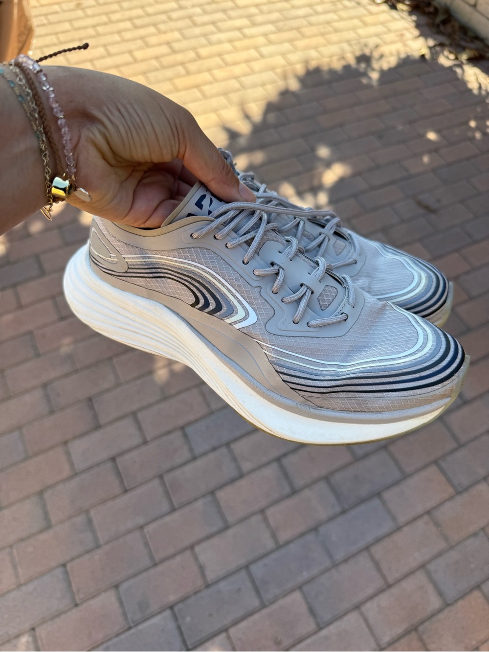 APL Streamline running shoes